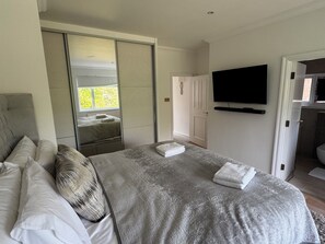 4 室のベッドルーム、アイロン / アイロン台、WiFi、ベッドシーツ