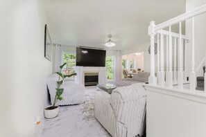 TV, fireplace