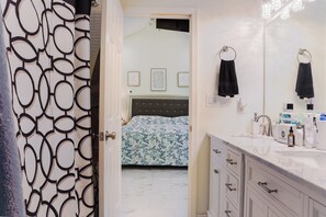 Shower, jetted tub, hair dryer, towels