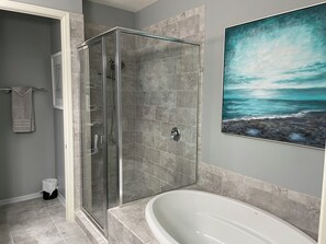 Whirlpool, Haartrockner, Handtücher, Seife