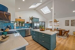 Fridge, microwave, oven, stovetop - 4BR/3BA Ocean-View Home + Private Pool & Separate Ohana Suite | 2 Full Kitchens (Kailua-Kona)