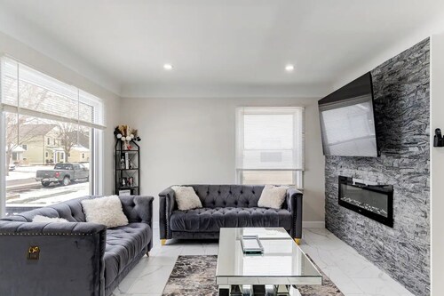 Luxury House 3BR
Downtown Birmingham