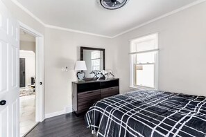 3 bedrooms, in-room safe, iron/ironing board, free WiFi