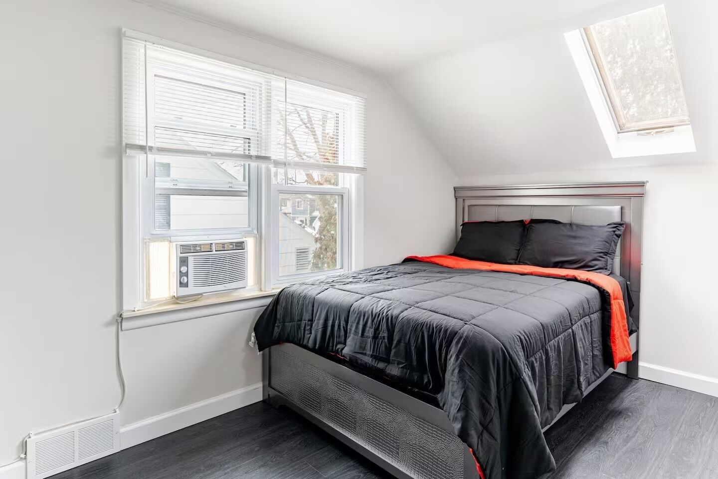 3 bedrooms, in-room safe, iron/ironing board, free WiFi