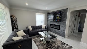 TV, fireplace