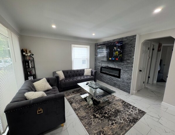 Télévision, cheminée