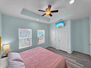 Silitysrauta/-lauta, vauvan matkasänky, Wi-Fi, vuodevaatteet