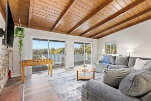 Living area - Hillside Haven Retreat w/ Pool, Jacuzzi, 15 Guests (Fallbrook)