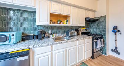 Stylish 2 BD Apt-18 mins from NYC-Steps away Bus stop, Restaurants, Groceries