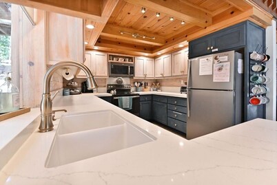 Cozy Chic Chalet - Enchanting Family Retreat w/Hot Tub & Fire Pit. Dog Friendly!