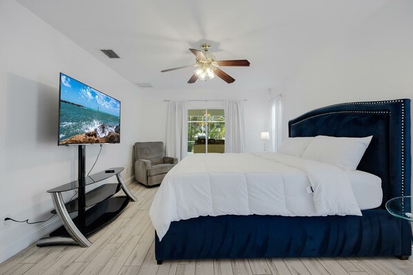 4 bedrooms, desk, iron/ironing board, travel cot