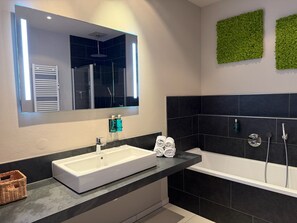 Amenidades de baño ecológicas, secadora de cabello, toallas, jabón