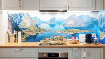 Kühlschrank, Ofen, Herdplatte, Geschirrspüler