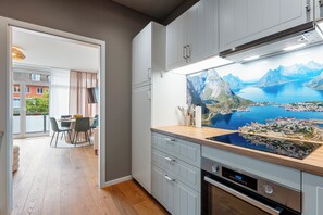 Réfrigérateur, four, plaque de cuisson, lave-vaisselle