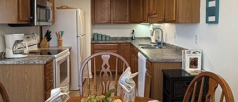 Microonde, forno, piano cottura, lavastoviglie