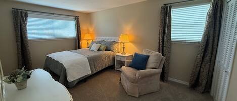 3 bedrooms, iron/ironing board, Internet, bed sheets