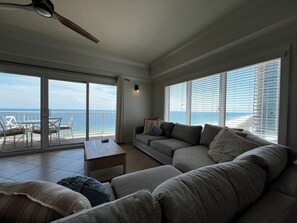 Smart TV - Escapes 1305 Corner Penthouse. Amazing Pools, Spa. Sleeps 8 (Orange Beach)