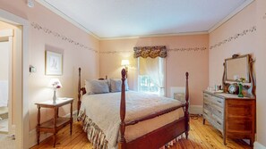 1 bedroom, free WiFi, bed sheets - The Crocker House Country Inn (Rm 4) (Hancock)
