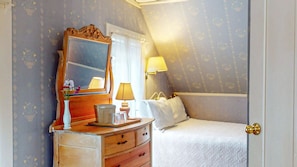 1 bedroom, free WiFi, bed sheets - The Crocker House Country Inn (Rm 10) (Hancock)