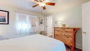 1 bedroom, free WiFi, bed sheets - The Crocker House Country Inn (Rm 12) (Hancock)