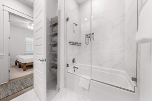 Shower, hair dryer, shampoo - Sunshine for the Soul by Stay on 30a (Inlet Beach)