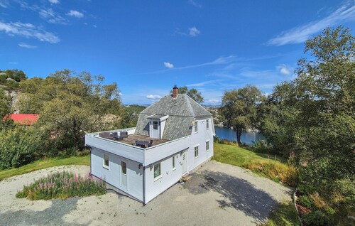 Beautiful home in Rubbestadneset with WiFi