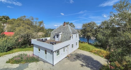 Beautiful home in Rubbestadneset with WiFi