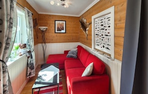 TV, fireplace - Beautiful home in Rubbestadneset with WiFi (Rubbestadneset)
