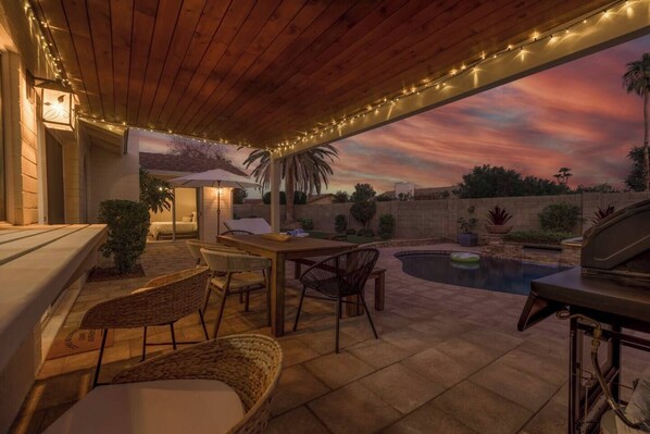 Outdoor dining