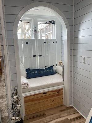 2 chambres, coffres-forts dans les chambres, bureau