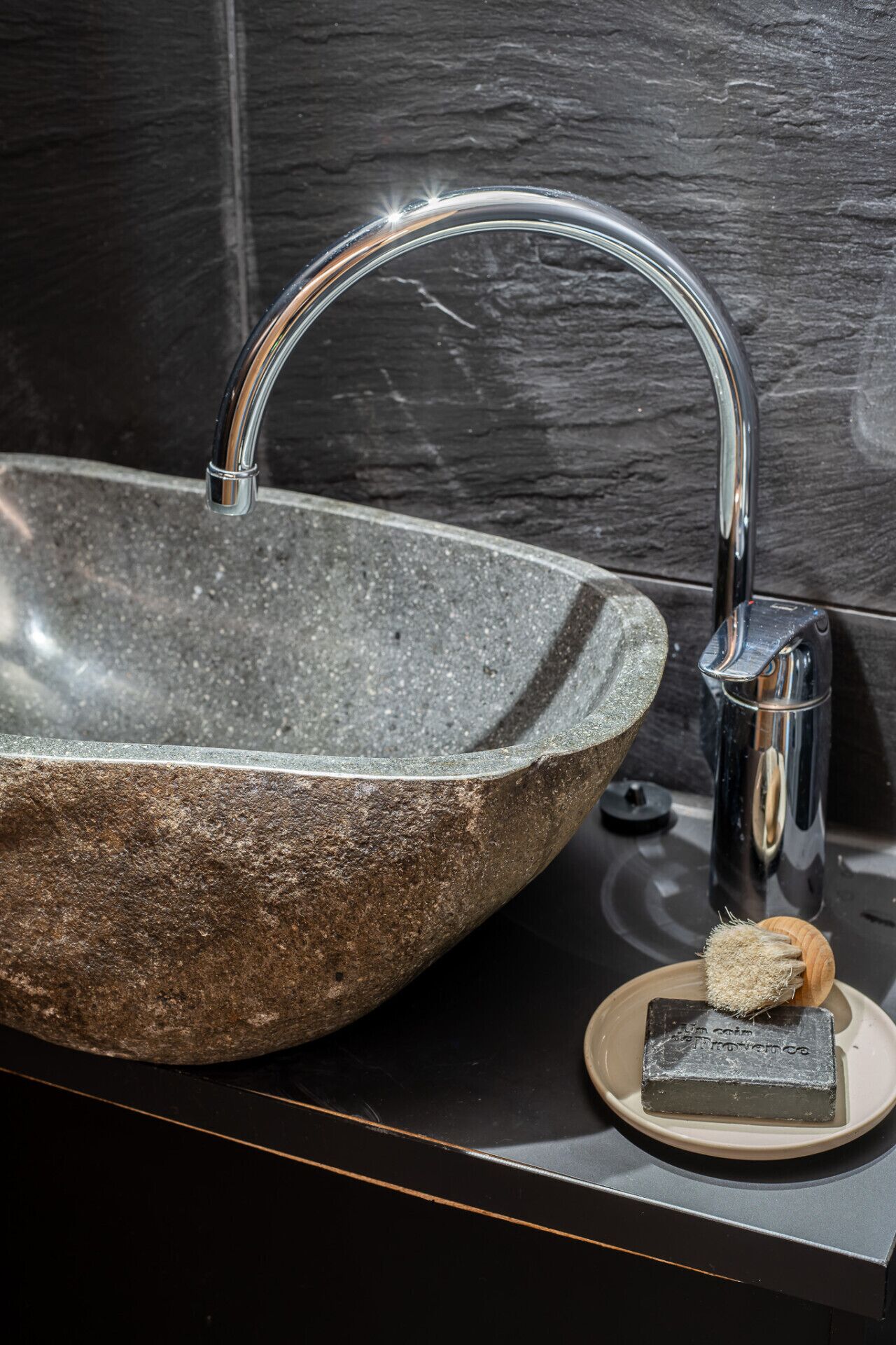 Secador de pelo y toallas