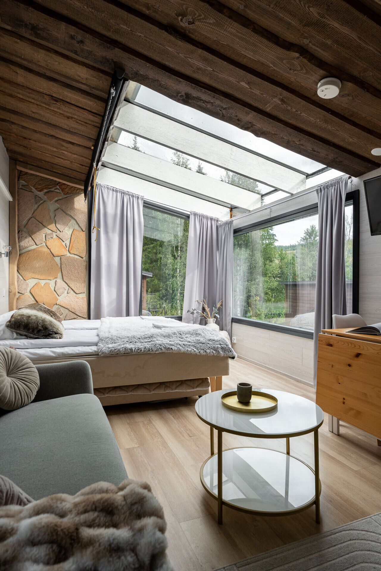 1 多间  卧室、办公桌、免费 WiFi、床单