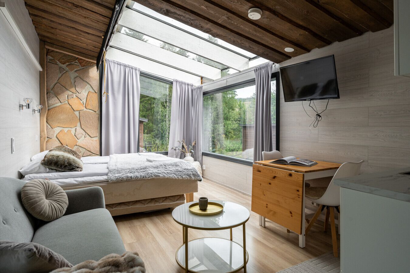 1 bedroom, desk, free WiFi, bed sheets