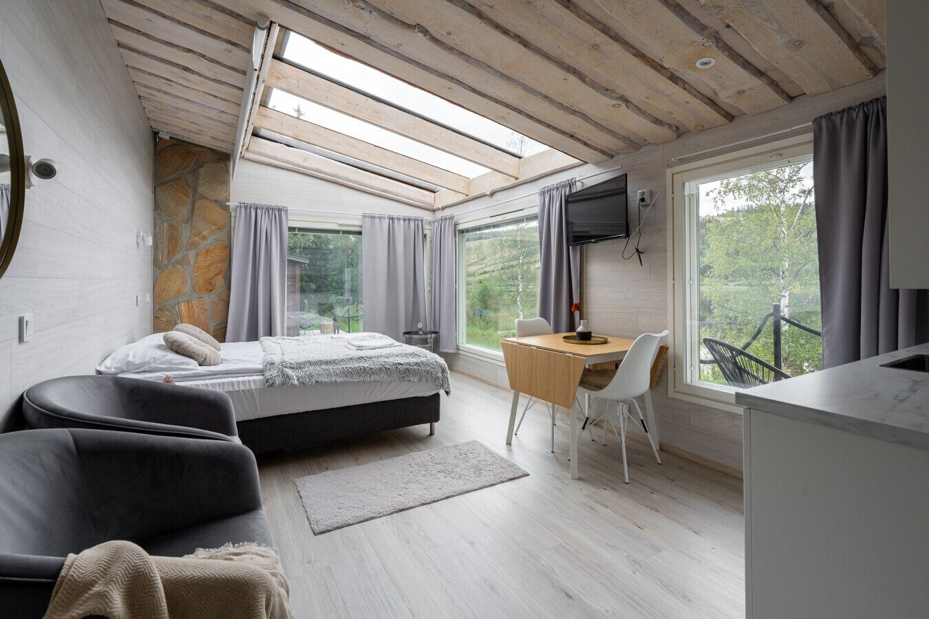 1 bedroom, desk, free WiFi, bed sheets