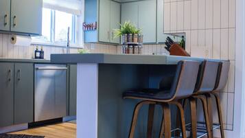 Micro-ondas, fogão, cooktop, lava-louças