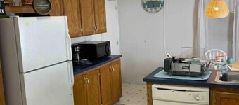 Lake Escape Cottage (waterfront, jacuzzi, parking)