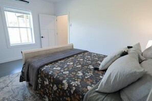 4 bedrooms, free WiFi, bed sheets