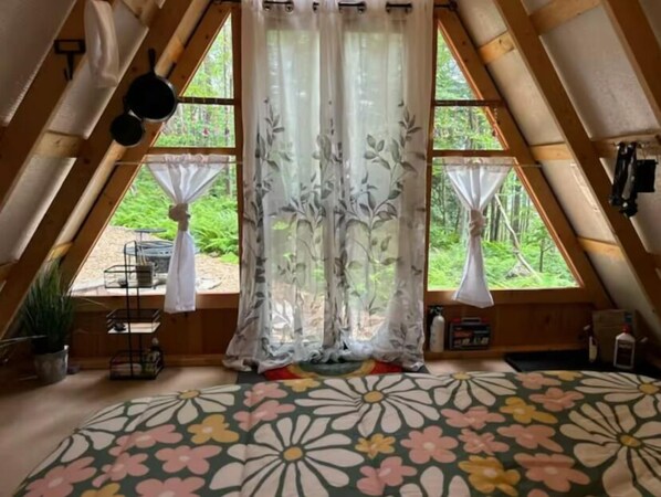 1 bedroom, bed sheets