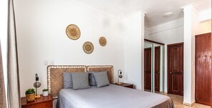 1 bedroom, iron/ironing board, internet, bed sheets