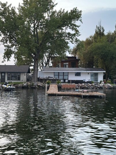 Summer Booking now Available! Lake Escape in NE South Dakota with large garage