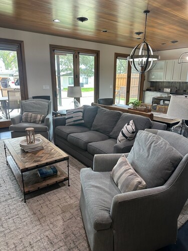 Summer Booking now Available! Lake Escape in NE South Dakota with large garage