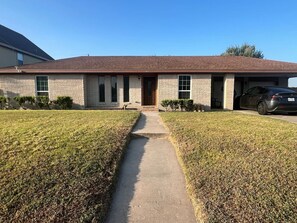 Exterior - BBQ View Sunset 3/2 Corner House (Port Isabel)