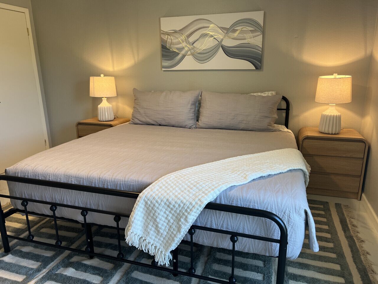 3 habitaciones, escritorio, tabla de planchar con plancha y wifi gratis 