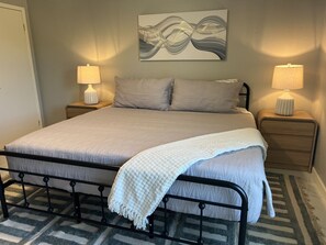 3 bedrooms, desk, iron/ironing board, free WiFi