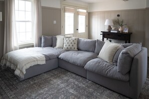 Smart TV - Elizabethtown Guest house|HOT TUB|SAUNA (Elizabethtown)