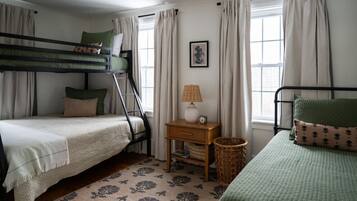 3 bedrooms, desk, iron/ironing board, travel cot