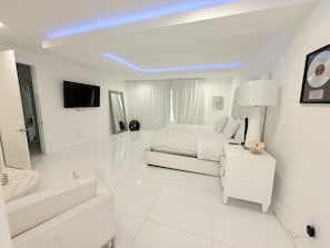 5 bedrooms, free WiFi, bed sheets