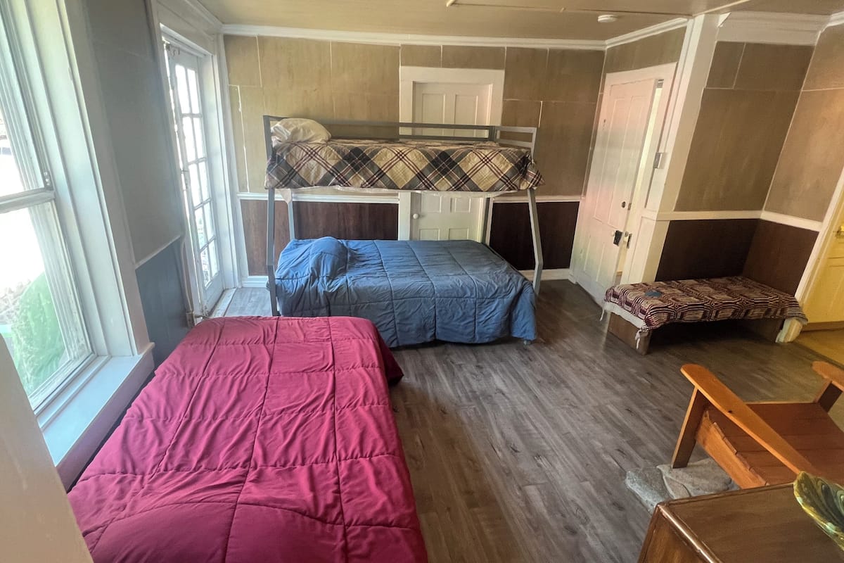 Basic Shared Dormitory | Free WiFi