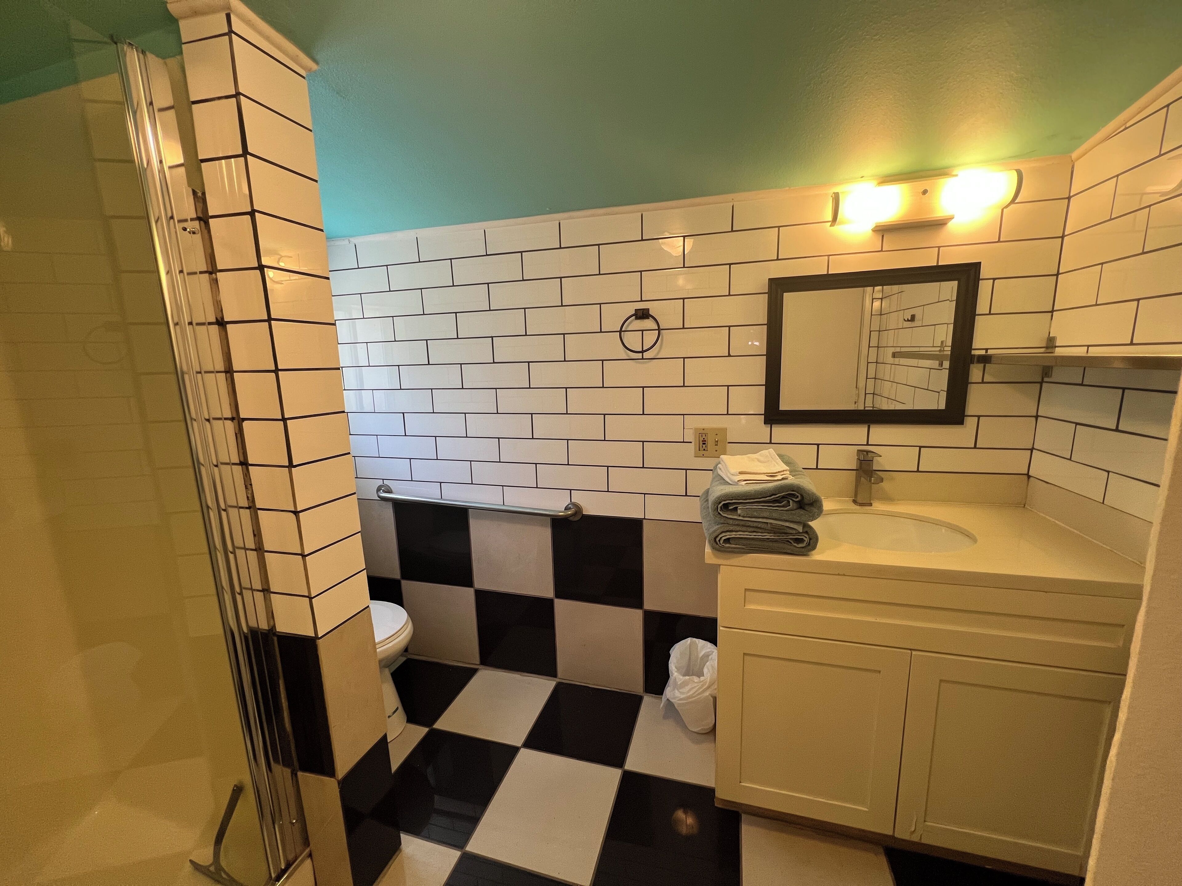 Classic Room, Mountain View | Bathroom