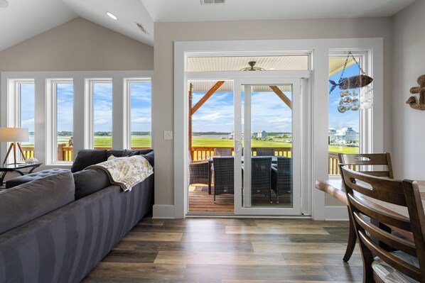 Smart TV, books - A Nauti Sunset 4 BD 3.5 BA Amazing Intracoastal Waterway Views & Elevator (Surf City)